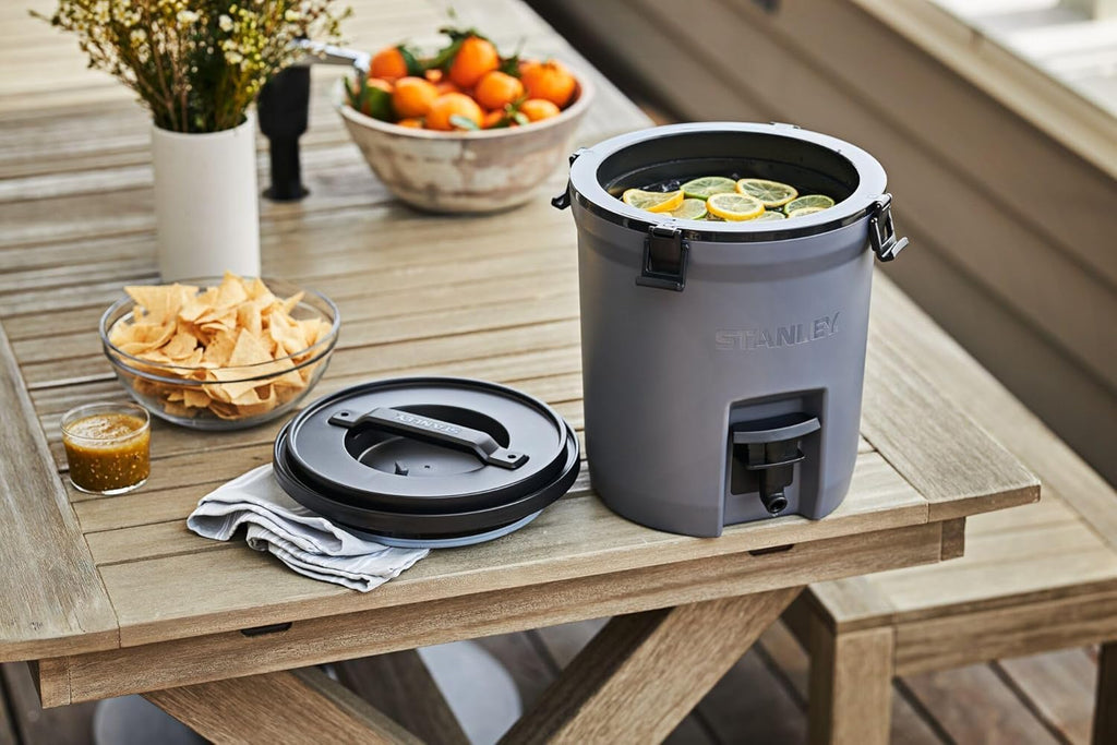 Insulated Water Jug with Spigot and Lid S4141