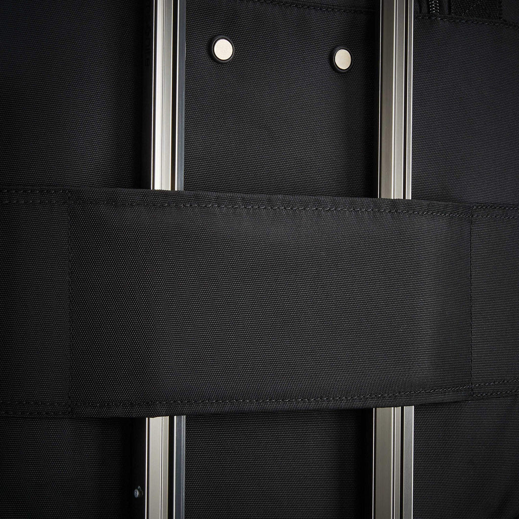 Underseat Carry-On Spinner With USB Port F798