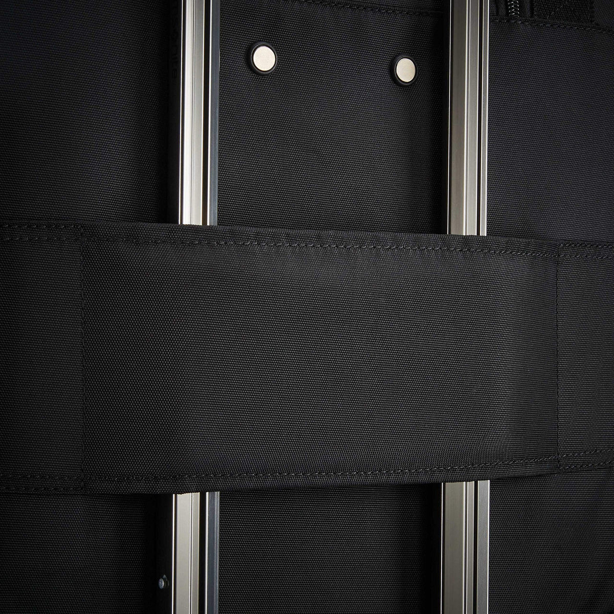 Underseat Carry-On Spinner With USB Port F798